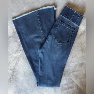 THREE BIRD NEST SIGNATURE FLARE JEAN 
SIZE: LARGE
COLOR: DK BLUE
INSEAM: 35 1/2